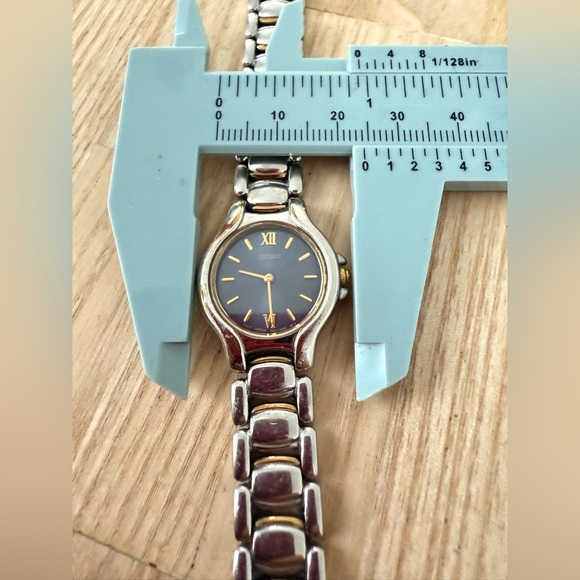 Seiko ladies blue dial two tone dress watch NEW BATTERY main image 5